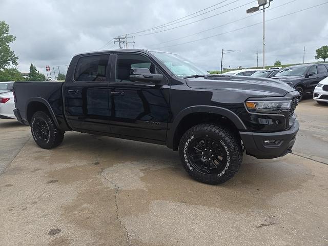 Photo of 2026 Diamond Black Crystal Pearl-Coat Exterior Paint RAM 1500