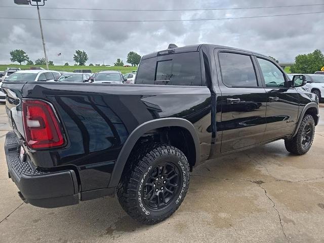 Photo of 2026 Diamond Black Crystal Pearl-Coat Exterior Paint RAM 1500