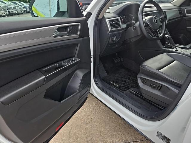 Photo of 2018 Pure White Volkswagen Atlas