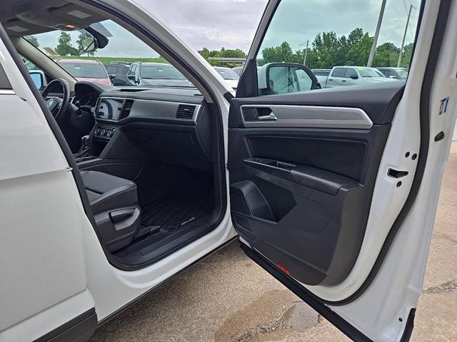 Photo of 2018 Pure White Volkswagen Atlas