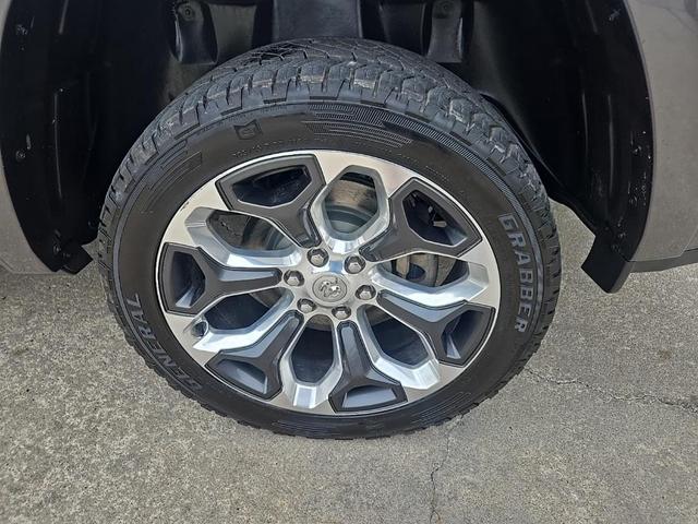 Photo of 2021 Granite Crystal Metallic Clearcoat RAM 1500
