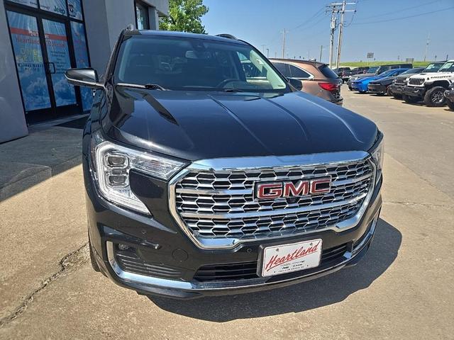Photo of 2022 Ebony Twilight Metallic GMC Terrain
