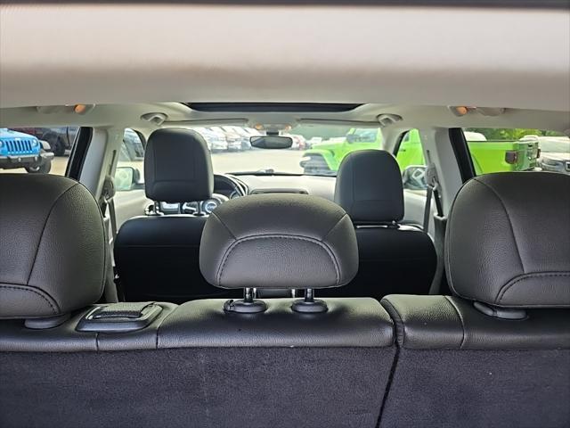 Photo of 2021 Diamond Black Crystal Pearlcoat Jeep Compass