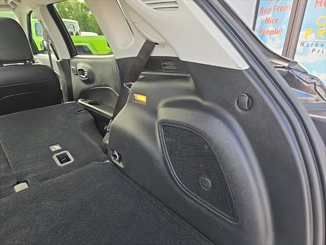Photo of 2021 Diamond Black Crystal Pearlcoat Jeep Compass