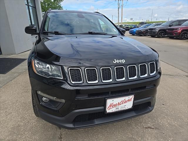 Photo of 2021 Diamond Black Crystal Pearlcoat Jeep Compass