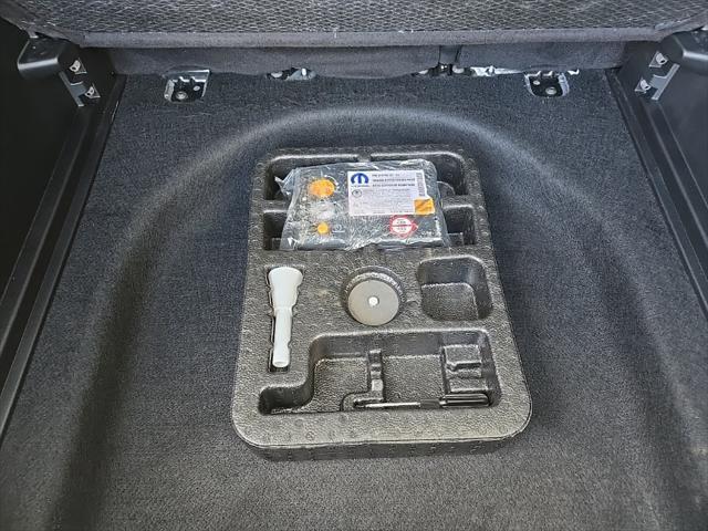 Photo of 2021 Diamond Black Crystal Pearlcoat Jeep Compass