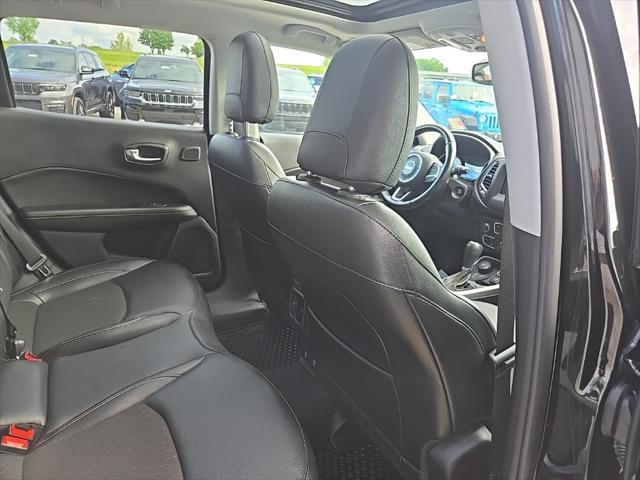 Photo of 2021 Diamond Black Crystal Pearlcoat Jeep Compass