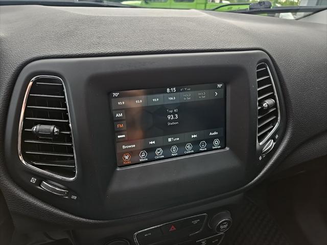 Photo of 2021 Diamond Black Crystal Pearlcoat Jeep Compass