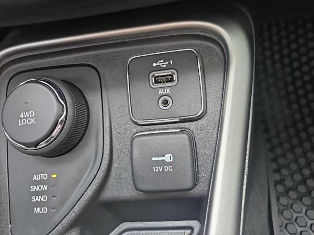 Photo of 2021 Diamond Black Crystal Pearlcoat Jeep Compass