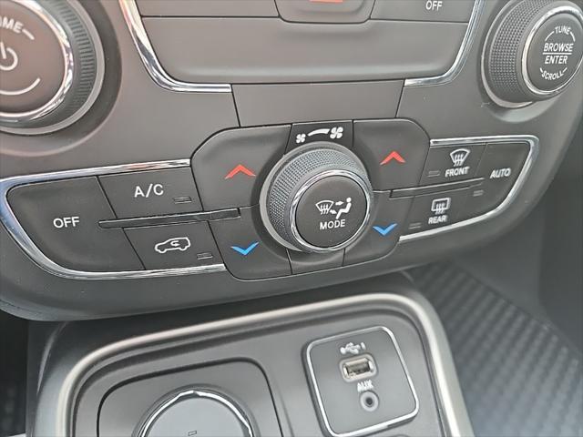 Photo of 2021 Diamond Black Crystal Pearlcoat Jeep Compass