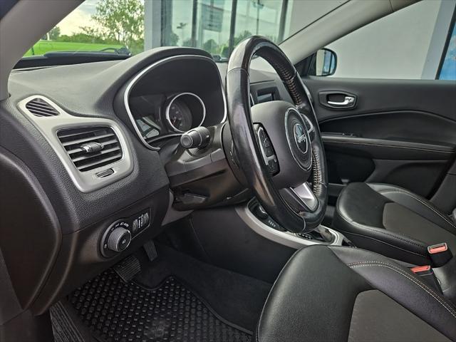 Photo of 2021 Diamond Black Crystal Pearlcoat Jeep Compass