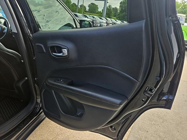 Photo of 2021 Diamond Black Crystal Pearlcoat Jeep Compass
