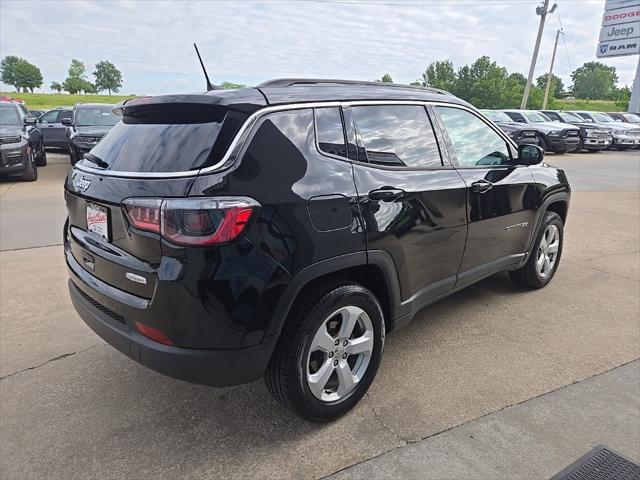 Photo of 2021 Diamond Black Crystal Pearlcoat Jeep Compass