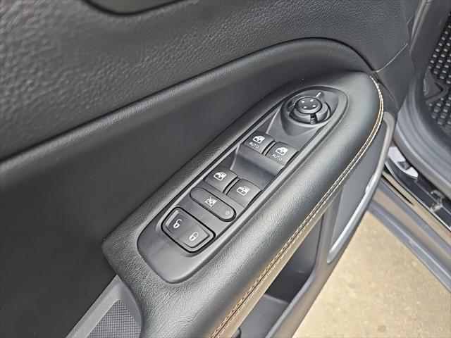 Photo of 2021 Diamond Black Crystal Pearlcoat Jeep Compass