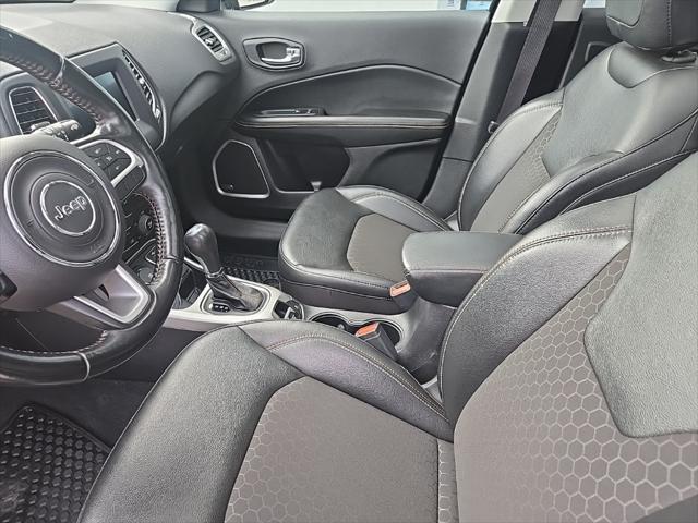 Photo of 2021 Diamond Black Crystal Pearlcoat Jeep Compass