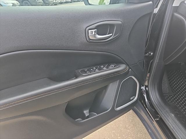 Photo of 2021 Diamond Black Crystal Pearlcoat Jeep Compass