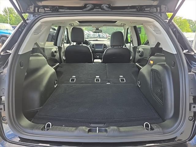 Photo of 2021 Diamond Black Crystal Pearlcoat Jeep Compass