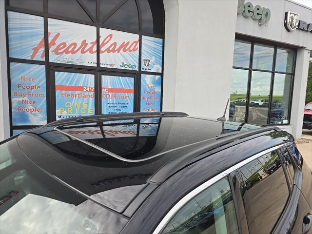 Photo of 2021 Diamond Black Crystal Pearlcoat Jeep Compass