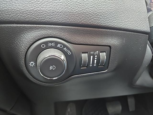Photo of 2021 Diamond Black Crystal Pearlcoat Jeep Compass