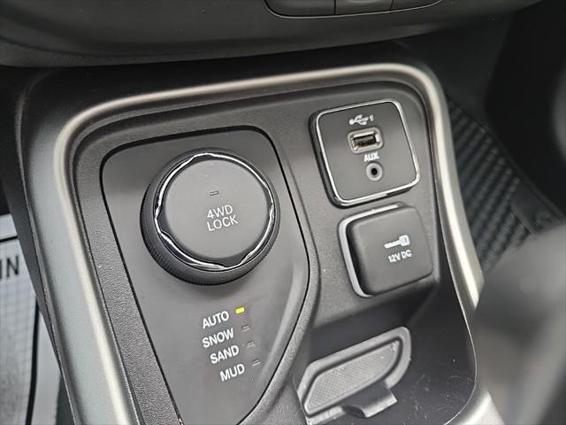Photo of 2021 Diamond Black Crystal Pearlcoat Jeep Compass
