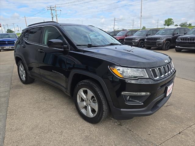 Photo of 2021 Diamond Black Crystal Pearlcoat Jeep Compass