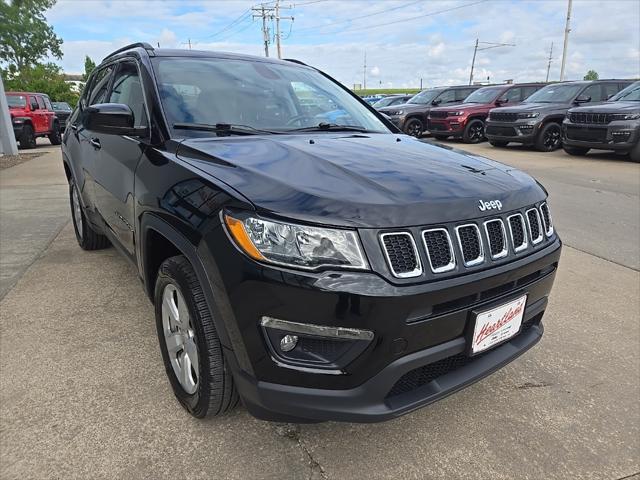 Photo of 2021 Diamond Black Crystal Pearlcoat Jeep Compass