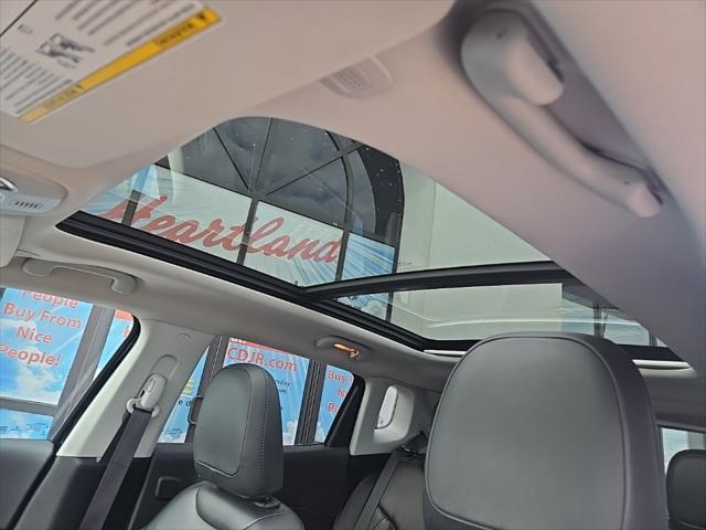 Photo of 2021 Diamond Black Crystal Pearlcoat Jeep Compass