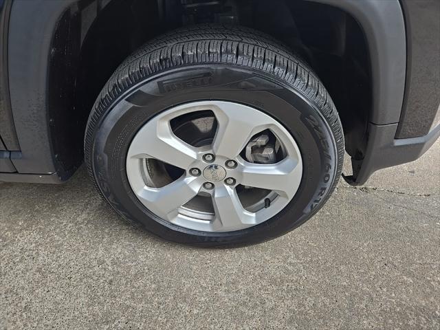 Photo of 2021 Diamond Black Crystal Pearlcoat Jeep Compass