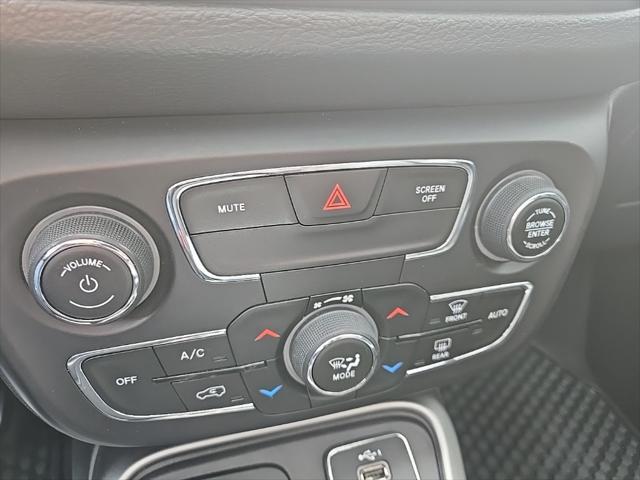 Photo of 2021 Diamond Black Crystal Pearlcoat Jeep Compass