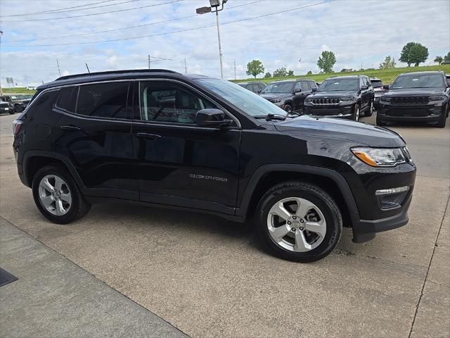 Photo of 2021 Diamond Black Crystal Pearlcoat Jeep Compass