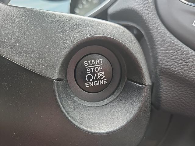 Photo of 2021 Diamond Black Crystal Pearlcoat Jeep Compass