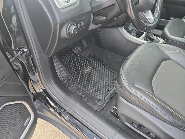 Photo of 2021 Diamond Black Crystal Pearlcoat Jeep Compass