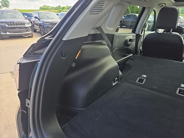 Photo of 2021 Diamond Black Crystal Pearlcoat Jeep Compass
