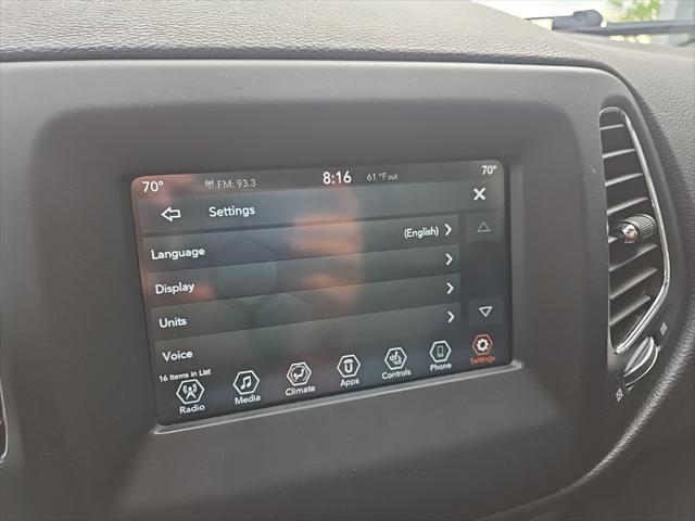 Photo of 2021 Diamond Black Crystal Pearlcoat Jeep Compass