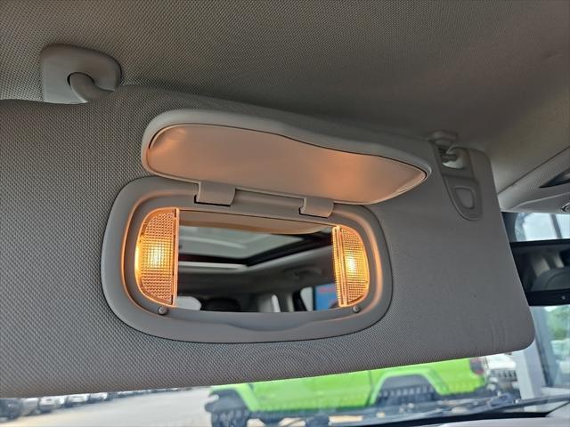 Photo of 2021 Diamond Black Crystal Pearlcoat Jeep Compass