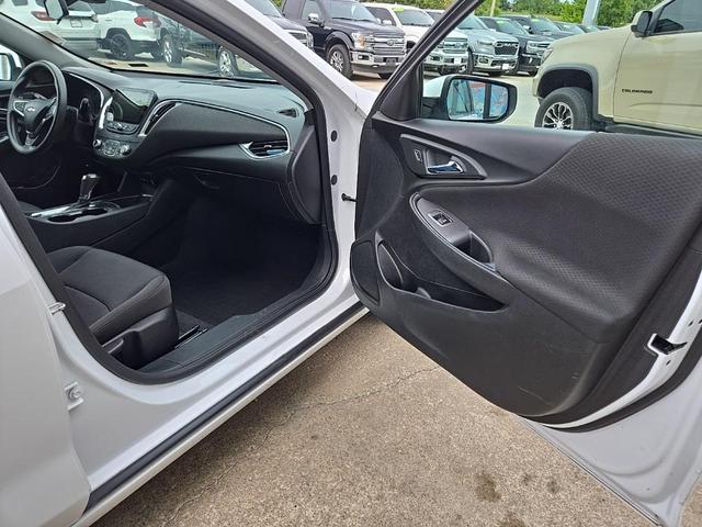 Photo of 2020 Summit White Chevrolet Malibu