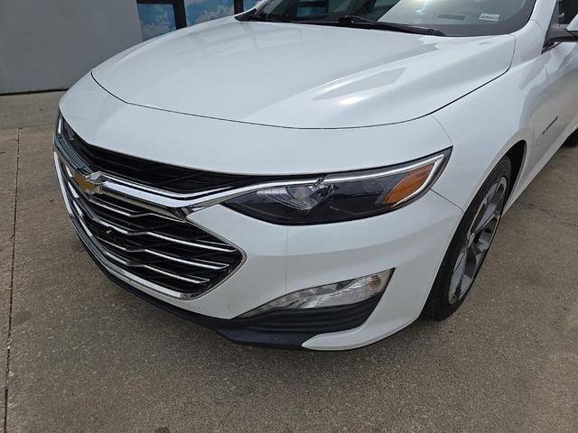 Photo of 2020 Summit White Chevrolet Malibu