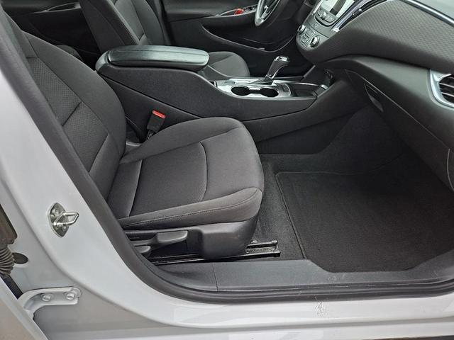 Photo of 2020 Summit White Chevrolet Malibu