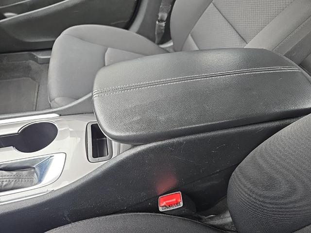 Photo of 2020 Summit White Chevrolet Malibu