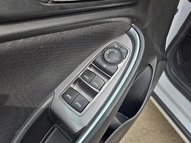 Photo of 2020 Summit White Chevrolet Malibu