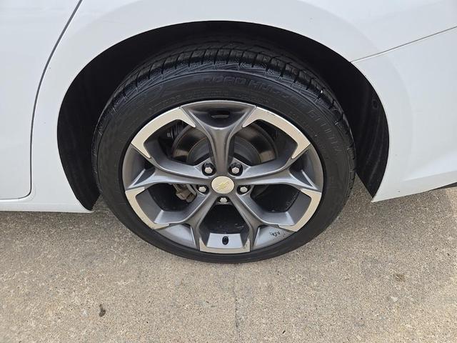 Photo of 2020 Summit White Chevrolet Malibu