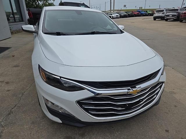 Photo of 2020 Summit White Chevrolet Malibu