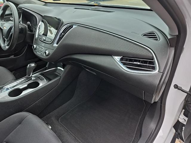 Photo of 2020 Summit White Chevrolet Malibu
