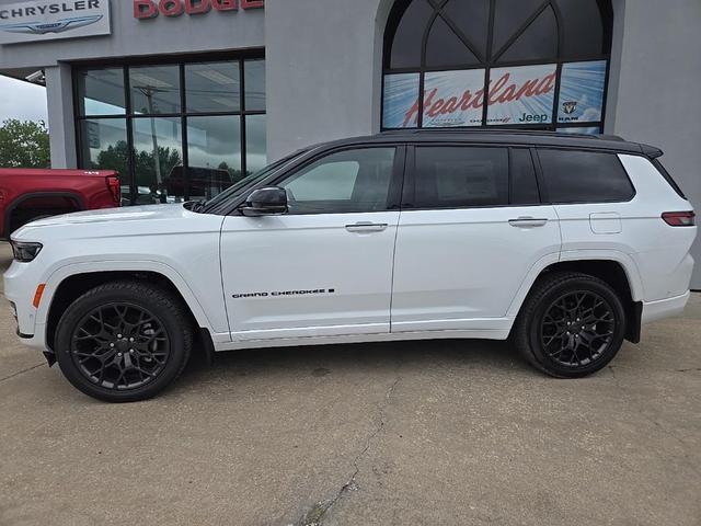 Photo of 2025 Bright White Clear-Coat Exterior Paint Jeep Grand Cherokee
