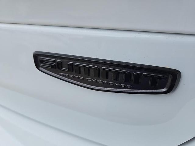 Photo of 2025 Bright White Clear-Coat Exterior Paint Jeep Grand Cherokee