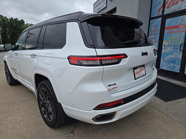 Photo of 2025 Bright White Clear-Coat Exterior Paint Jeep Grand Cherokee