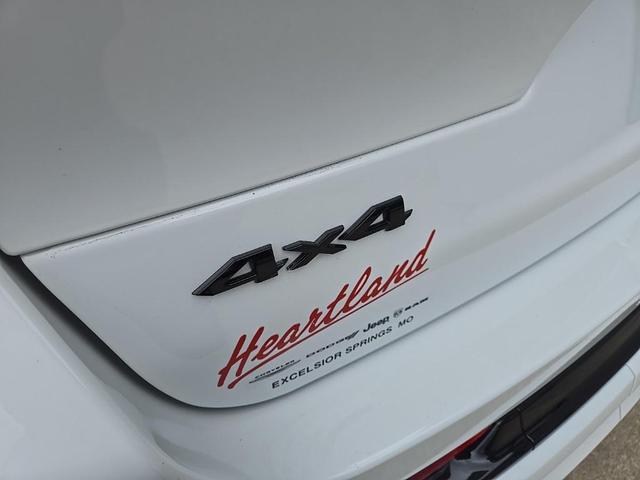 Photo of 2025 Bright White Clear-Coat Exterior Paint Jeep Grand Cherokee