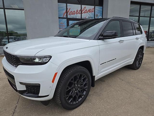Photo of 2025 Bright White Clear-Coat Exterior Paint Jeep Grand Cherokee
