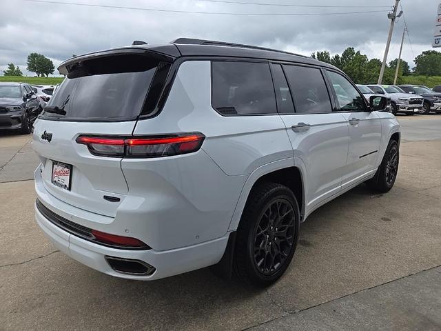 Photo of 2025 Bright White Clear-Coat Exterior Paint Jeep Grand Cherokee