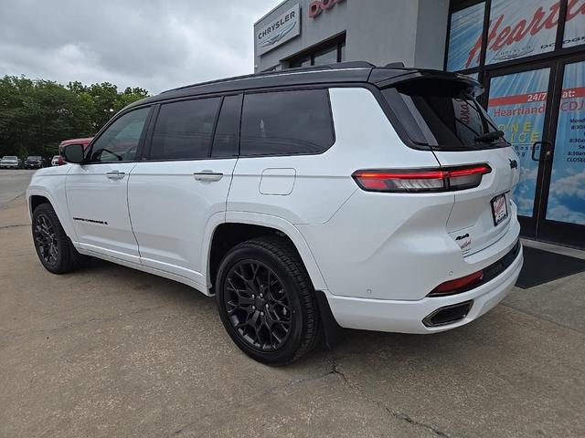 Photo of 2025 Bright White Clear-Coat Exterior Paint Jeep Grand Cherokee